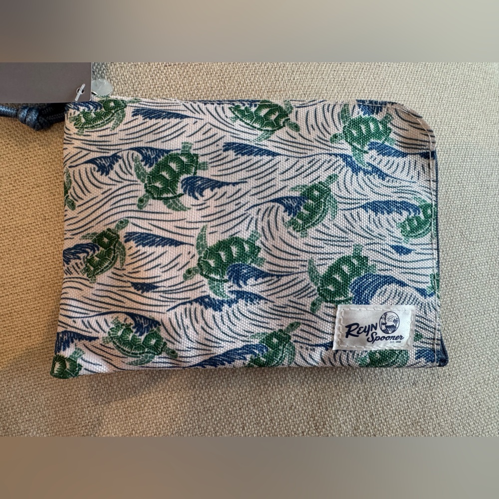 Reyn Spooner Limited Edition Blue and Green Turtle United Travel Pouch